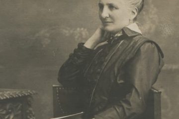 Portrait of Jagoda Truhelka sitting on a chair